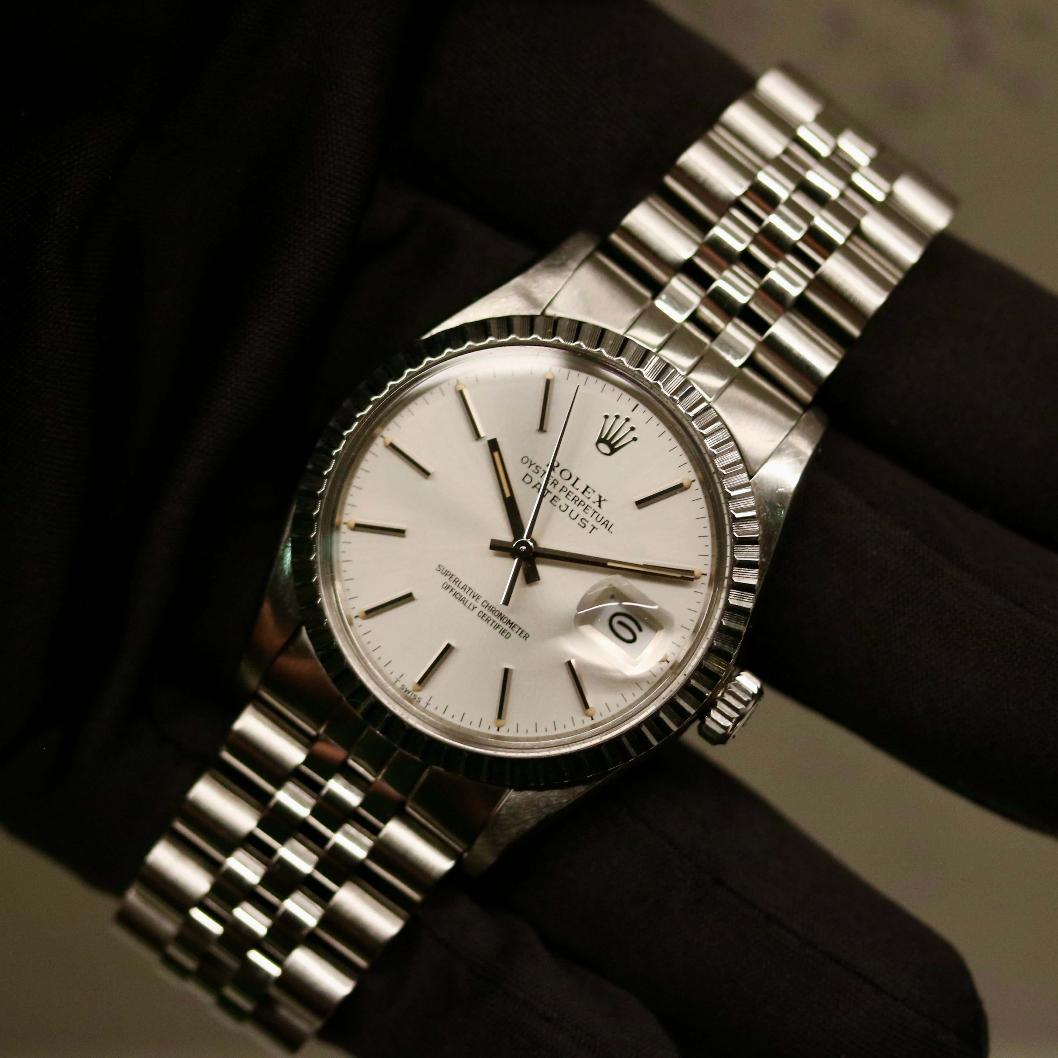 Rolex Datejust 36 ref. 16030 from 1984 in stainless steel with a silver dial, 36mm case, steel bracelet, plexiglass crystal, and automatic movement; detailed product photos showing the watch’s case, dial, bracelet, and condition, available from Klocksalongen with authenticity certificate and warranty.