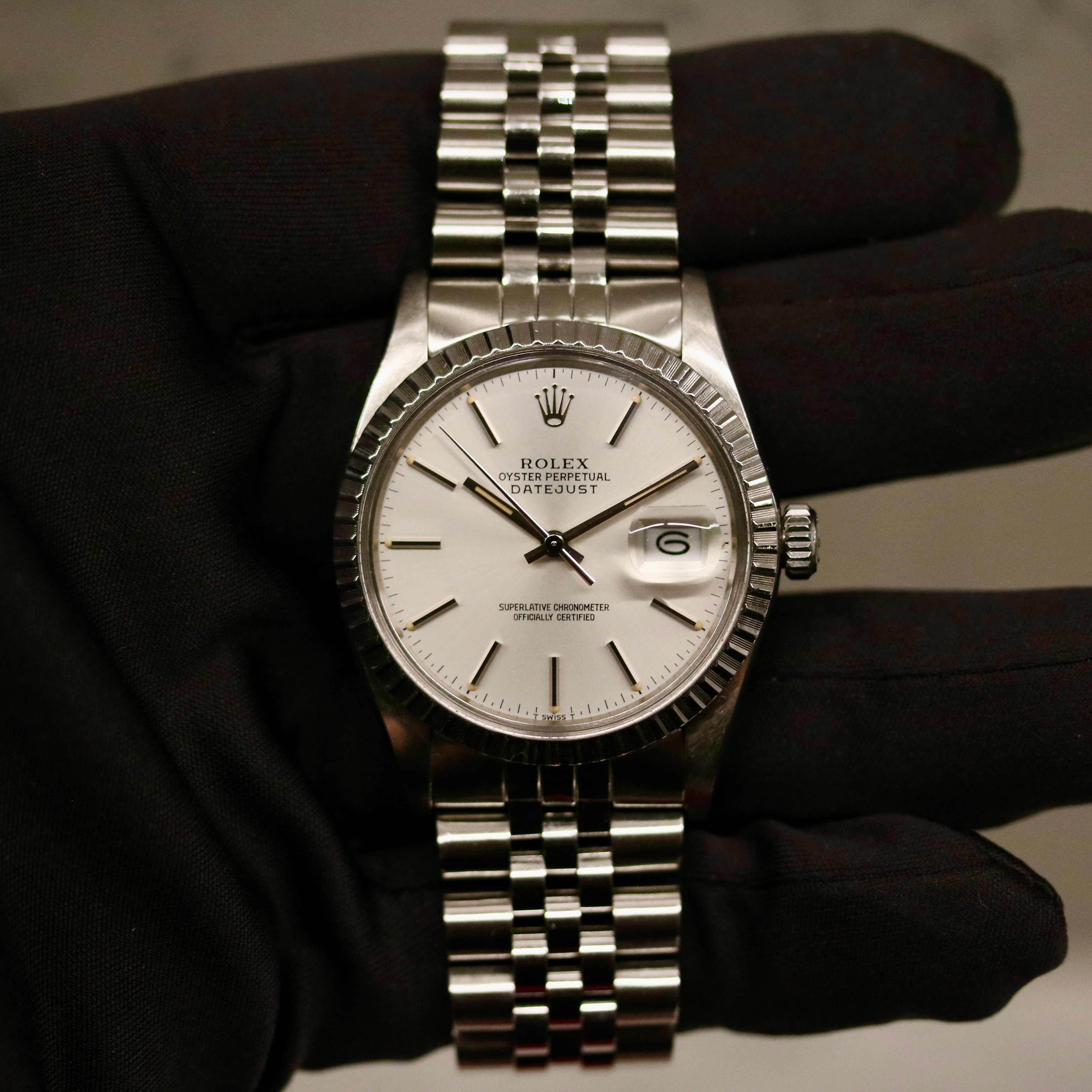 Rolex Datejust 36 ref. 16030 from 1984 in stainless steel with a silver dial, 36mm case, steel bracelet, plexiglass crystal, and automatic movement; detailed product photos showing the watch’s case, dial, bracelet, and condition, available from Klocksalongen with authenticity certificate and warranty.