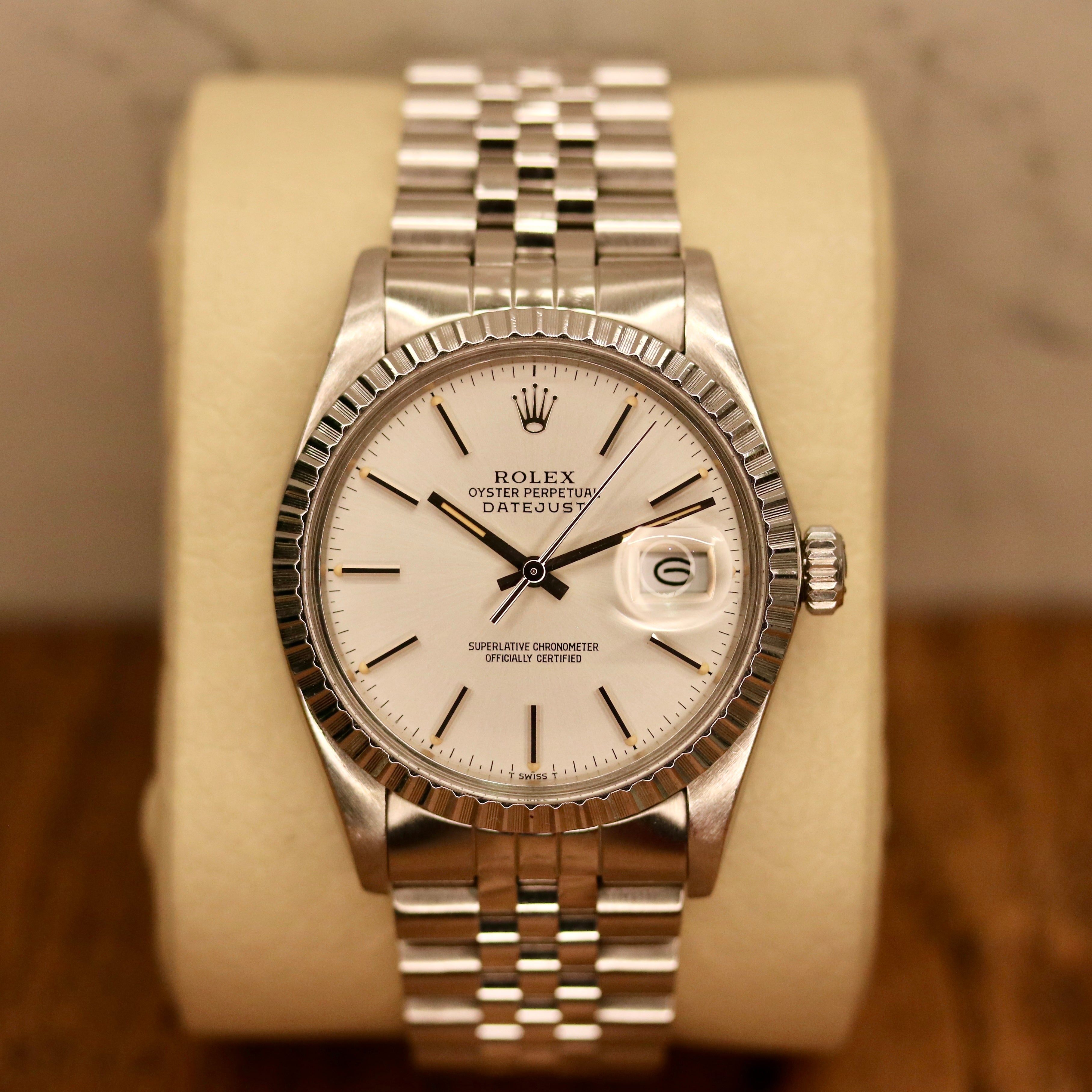 Rolex Datejust 36 ref. 16030 from 1984 in stainless steel with a silver dial, 36mm case, steel bracelet, plexiglass crystal, and automatic movement; detailed product photos showing the watch’s case, dial, bracelet, and condition, available from Klocksalongen with authenticity certificate and warranty.