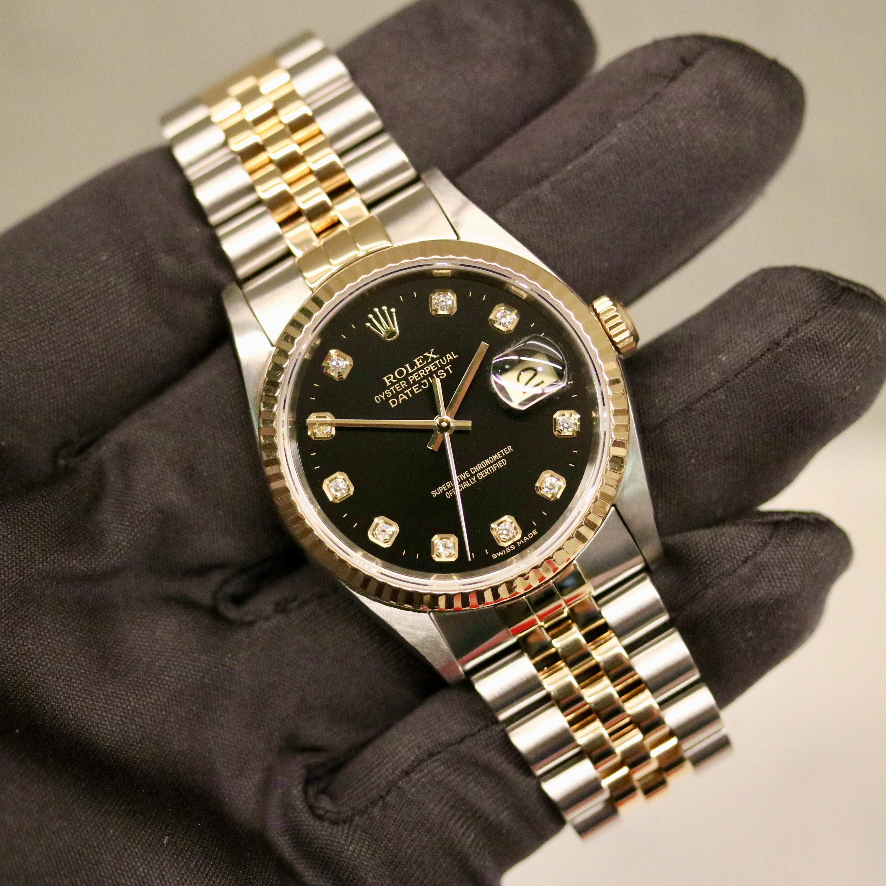 Rolex Datejust 36 ref. 16233 from 2000 in gold and steel with a factory black diamond dial, 36mm case, Jubilee bracelet, sapphire crystal, and automatic movement; detailed product photos showing the case, dial, bracelet, and overall very good condition, offered by Klocksalongen with polishing and 12-month functional warranty.