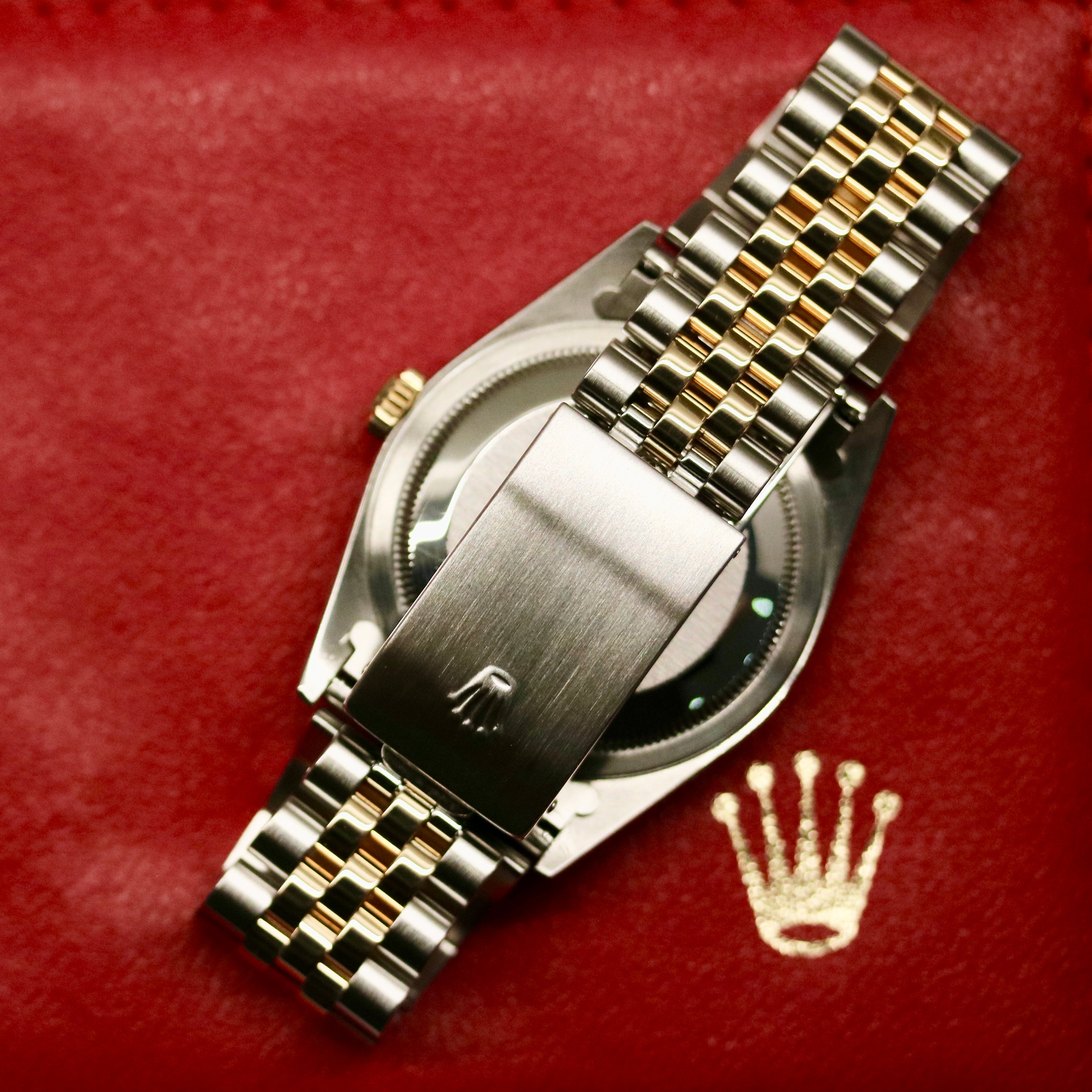 Rolex Datejust 36 ref. 16233 from 2000 in gold and steel with a factory black diamond dial, 36mm case, Jubilee bracelet, sapphire crystal, and automatic movement; detailed product photos showing the case, dial, bracelet, and overall very good condition, offered by Klocksalongen with polishing and 12-month functional warranty.