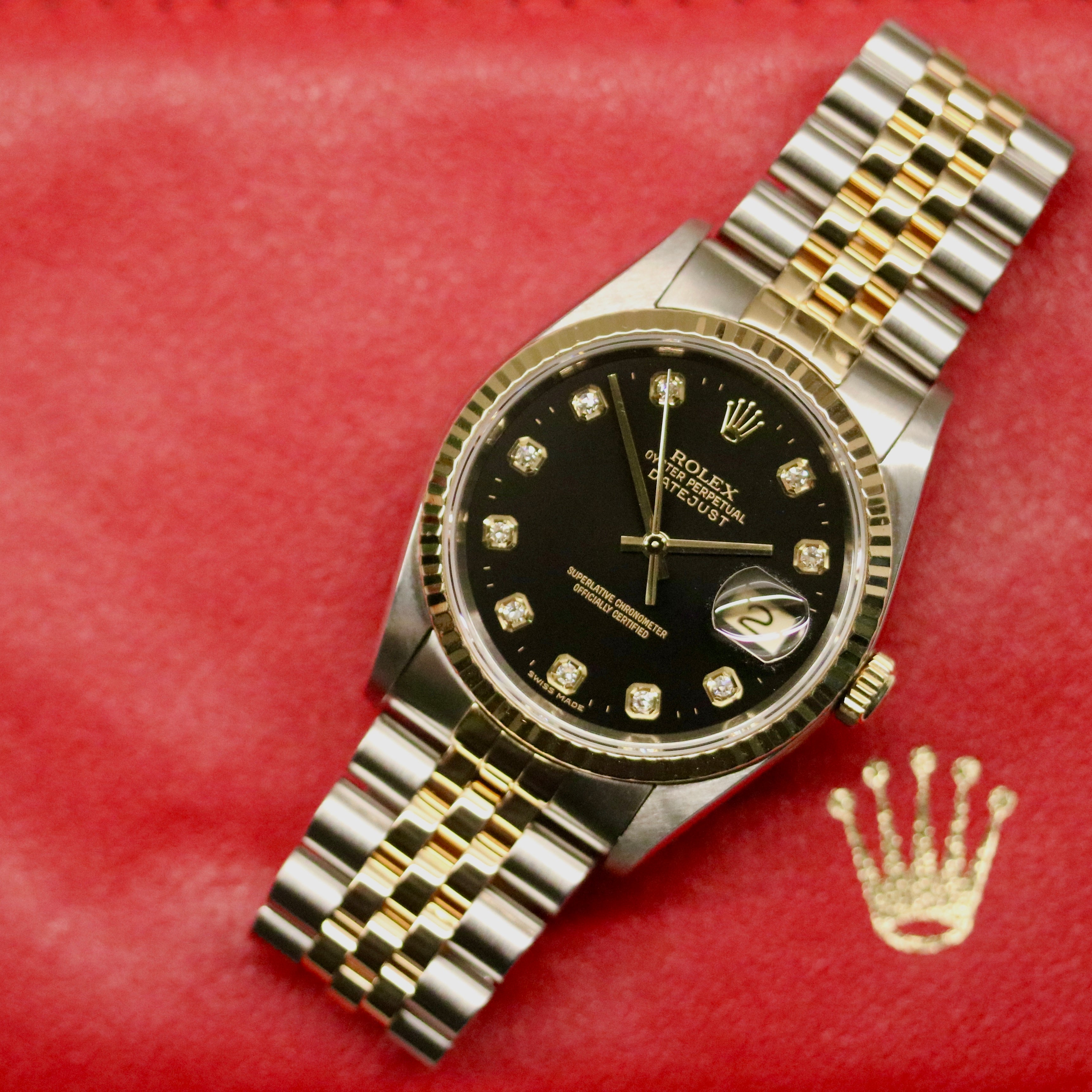 Rolex Datejust 36 ref. 16233 from 2000 in gold and steel with a factory black diamond dial, 36mm case, Jubilee bracelet, sapphire crystal, and automatic movement; detailed product photos showing the case, dial, bracelet, and overall very good condition, offered by Klocksalongen with polishing and 12-month functional warranty.