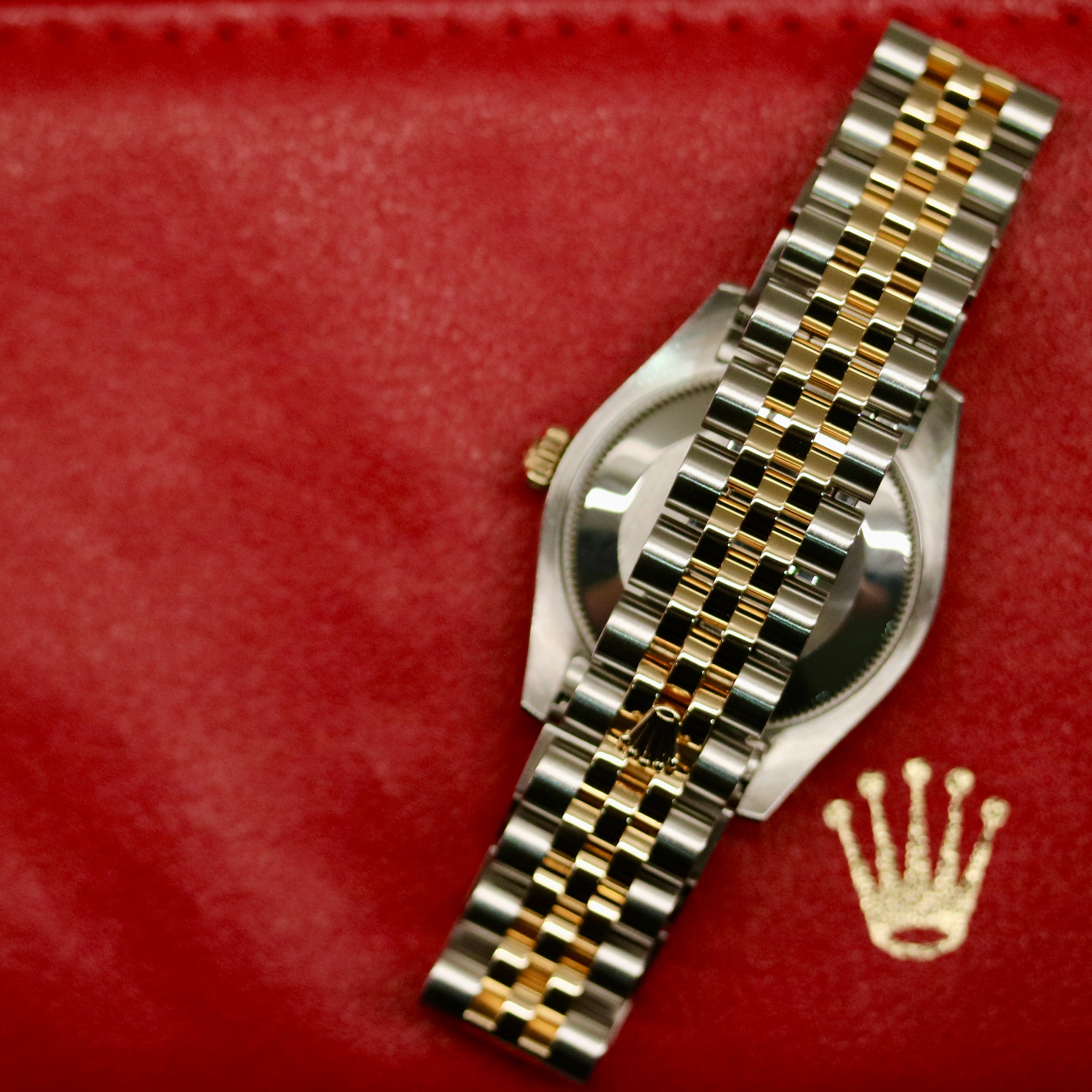 Rolex Datejust 31 ref. 178273 from 2018 in two-tone stainless steel and yellow gold with a factory silver diamond dial, 31mm case, Jubilee bracelet, sapphire crystal, and automatic movement. Presented in very good condition with original Egypt 2018 certificate, box, booklets, and tags. Includes photos detailing the diamond dial, fluted bezel, bracelet, case, and clasp, offered by Klocksalongen with a 12-month functional warranty.