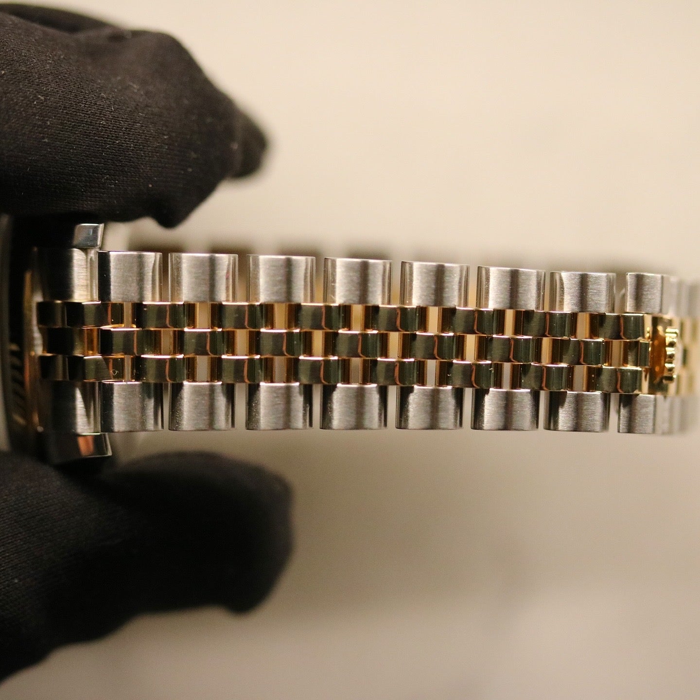 Rolex Datejust 31 ref. 178273 from 2017 in two-tone stainless steel and yellow gold with a factory white mother-of-pearl diamond dial, 31mm case, Jubilee bracelet, sapphire crystal, and automatic movement. Very good condition, complete with original 2017 Bergströms Uppsala certificate, box, booklets, and tag. Detailed product images showing the MOP dial texture, diamond markers, fluted bezel, case, bracelet, and clasp, offered by Klocksalongen with a 12-month functional warranty.