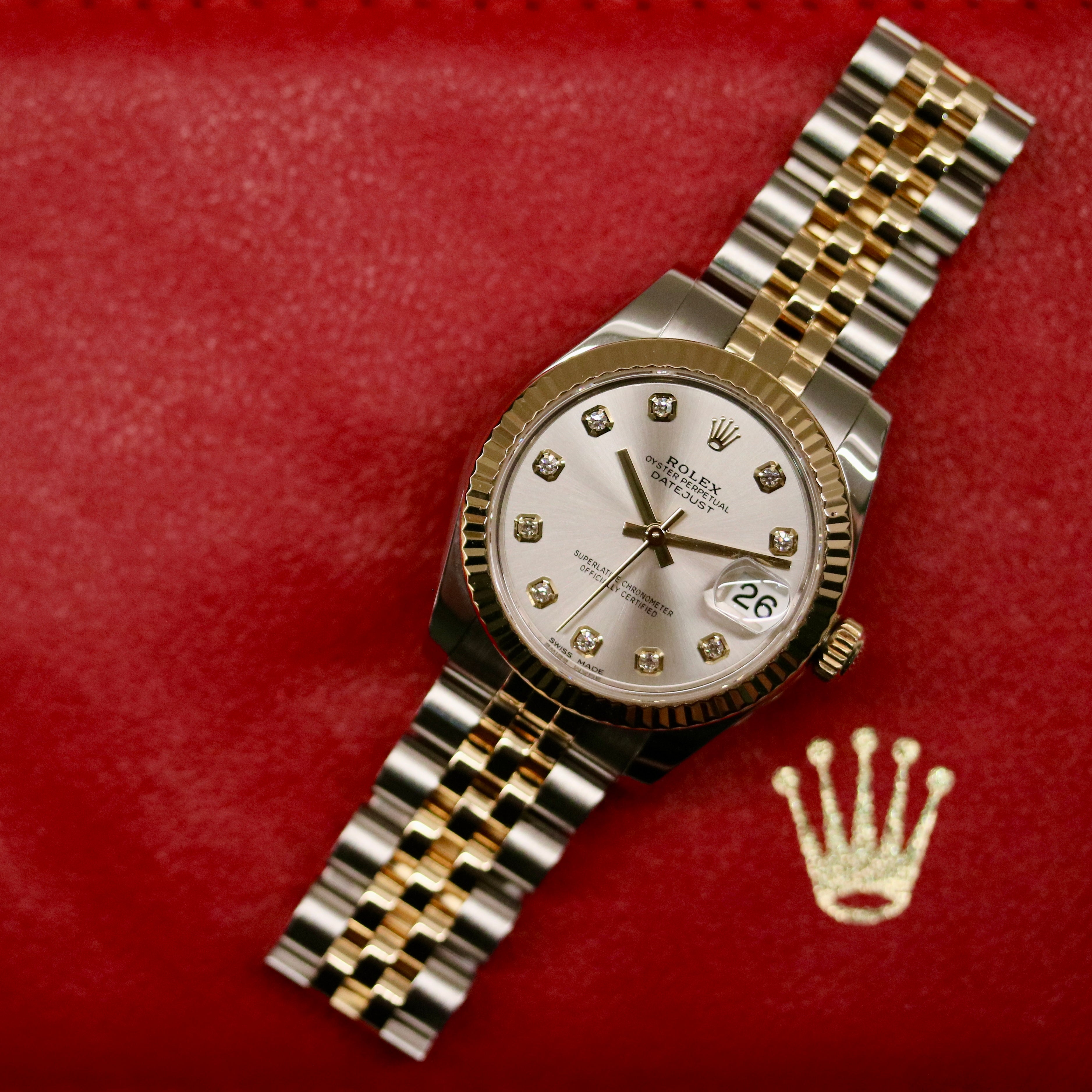 Rolex Datejust 31 ref. 178273 from 2018 in two-tone stainless steel and yellow gold with a factory silver diamond dial, 31mm case, Jubilee bracelet, sapphire crystal, and automatic movement. Presented in very good condition with original Egypt 2018 certificate, box, booklets, and tags. Includes photos detailing the diamond dial, fluted bezel, bracelet, case, and clasp, offered by Klocksalongen with a 12-month functional warranty.
