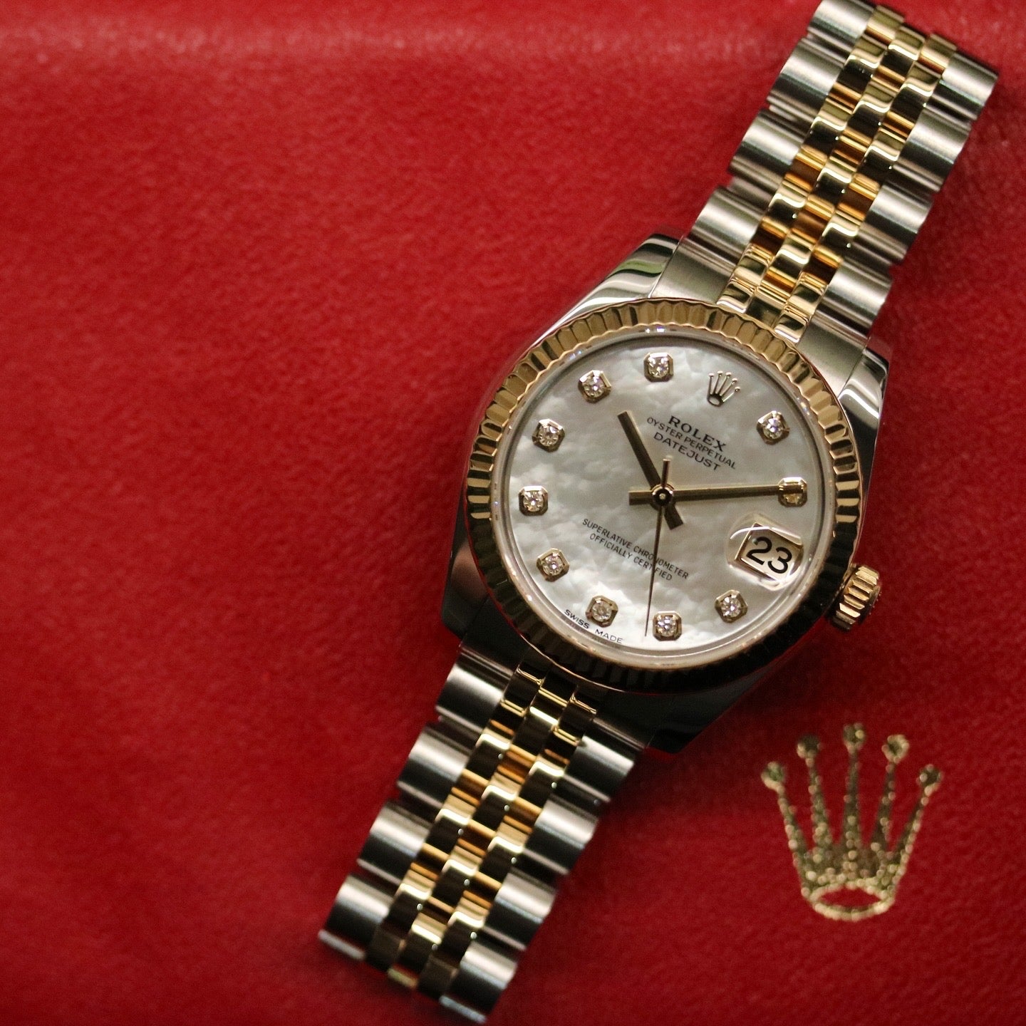 Rolex Datejust 31 ref. 178273 from 2017 in two-tone stainless steel and yellow gold with a factory white mother-of-pearl diamond dial, 31mm case, Jubilee bracelet, sapphire crystal, and automatic movement. Very good condition, complete with original 2017 Bergströms Uppsala certificate, box, booklets, and tag. Detailed product images showing the MOP dial texture, diamond markers, fluted bezel, case, bracelet, and clasp, offered by Klocksalongen with a 12-month functional warranty.
