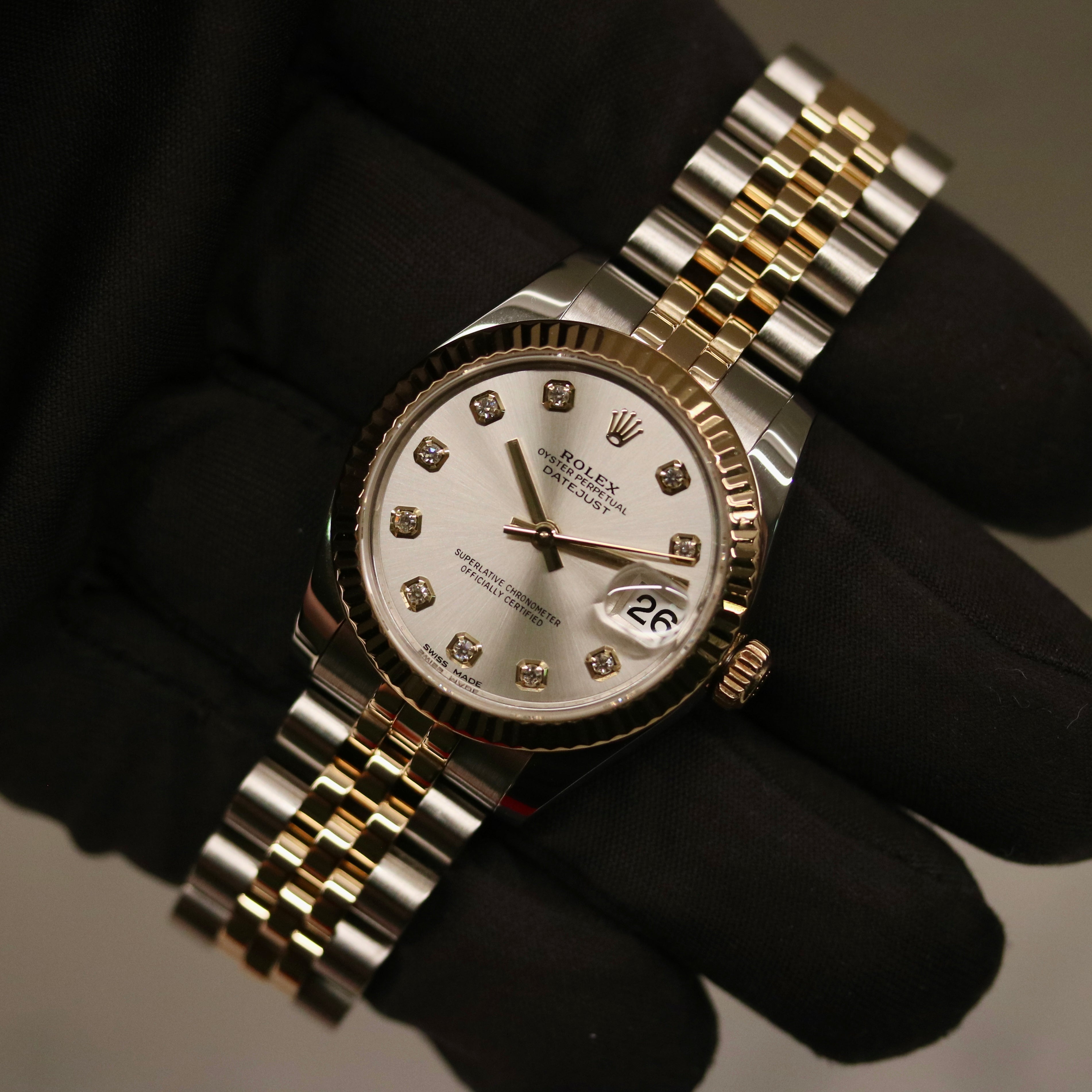Rolex Datejust 31 ref. 178273 from 2018 in two-tone stainless steel and yellow gold with a factory silver diamond dial, 31mm case, Jubilee bracelet, sapphire crystal, and automatic movement. Presented in very good condition with original Egypt 2018 certificate, box, booklets, and tags. Includes photos detailing the diamond dial, fluted bezel, bracelet, case, and clasp, offered by Klocksalongen with a 12-month functional warranty.