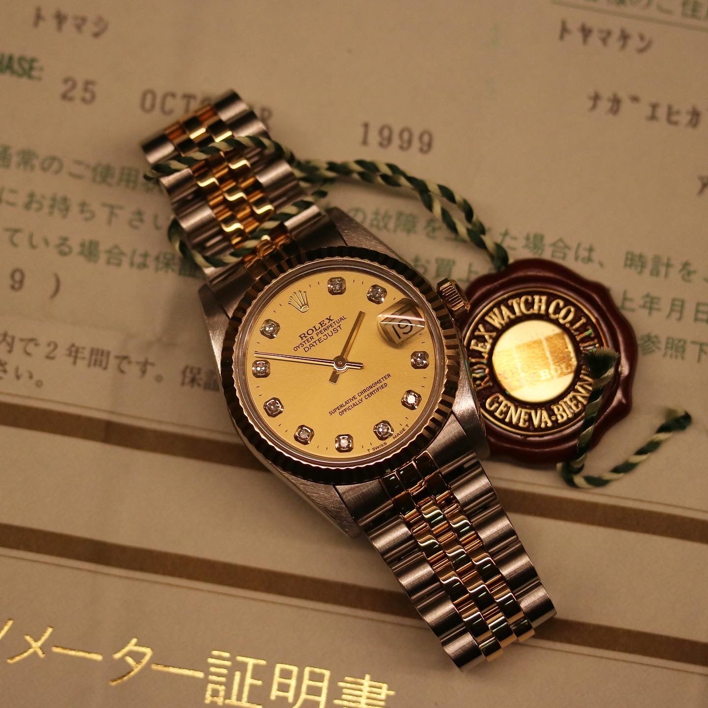 Rolex Datejust 31 ref. 68273 from 1999 in two-tone stainless steel and yellow gold with a factory champagne diamond dial, 31mm case, Jubilee bracelet, sapphire crystal, and automatic movement. Recently serviced and polished, delivered in very good condition with original Japan 1999 certificate, box, booklets, and tag. Detailed product images show the diamond-set dial, fluted bezel, case, bracelet, clasp, and finishing, offered by Klocksalongen with a 12-month service warranty.