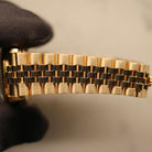 Rolex Datejust 31 ref. 68278 from 1991 in solid yellow gold with a factory silver diamond dial, 31mm case, President bracelet, sapphire crystal, and automatic movement. Presented in very good condition with Klocksalongen authenticity certificate and packaging. Detailed product photos showing the diamond-set dial, gold case, bracelet, clasp, and overall finish, offered with a 12-month functional warranty.