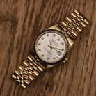 Rolex Datejust 31 ref. 68278 from 1991 in solid yellow gold with a factory silver diamond dial, 31mm case, President bracelet, sapphire crystal, and automatic movement. Presented in very good condition with Klocksalongen authenticity certificate and packaging. Detailed product photos showing the diamond-set dial, gold case, bracelet, clasp, and overall finish, offered with a 12-month functional warranty.