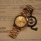 Rolex Datejust 31 ref. 68278 from 1992 in solid yellow gold with a factory champagne diamond dial, 31mm case, President bracelet, sapphire crystal, and automatic movement. Top-condition example, complete with original Spain 1992 certificate, box, booklets, and tag. Detailed product images showing the champagne diamond dial, gold bezel, case, bracelet links, and clasp, offered by Klocksalongen with a 12-month functional warranty.