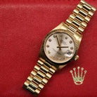 Rolex Datejust 31 ref. 78278 from 1999 in solid yellow gold with a factory silver big diamond dial, 31mm case, President bracelet, sapphire crystal, and automatic movement. Very good condition, freshly serviced and polished, accompanied by a Rolex pouch and Klocksalongen authenticity certificate. Detailed product images showing the large diamond hour markers, gold case, bracelet, clasp, and overall finishing, offered by Klocksalongen with a 12-month service warranty.