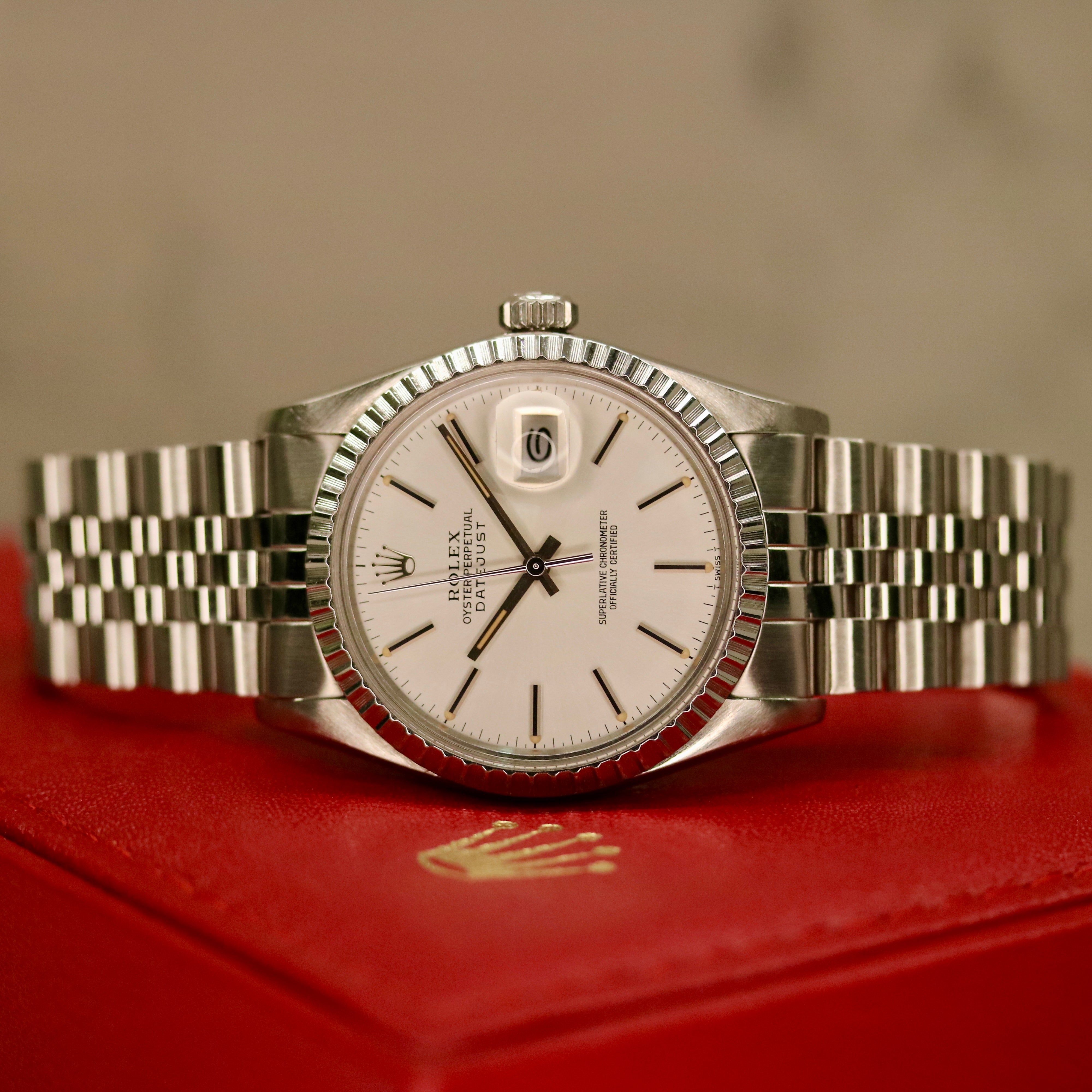 Rolex Datejust 36 ref. 16030 from 1984 in stainless steel with a silver dial, 36mm case, steel bracelet, plexiglass crystal, and automatic movement; detailed product photos showing the watch’s case, dial, bracelet, and condition, available from Klocksalongen with authenticity certificate and warranty.