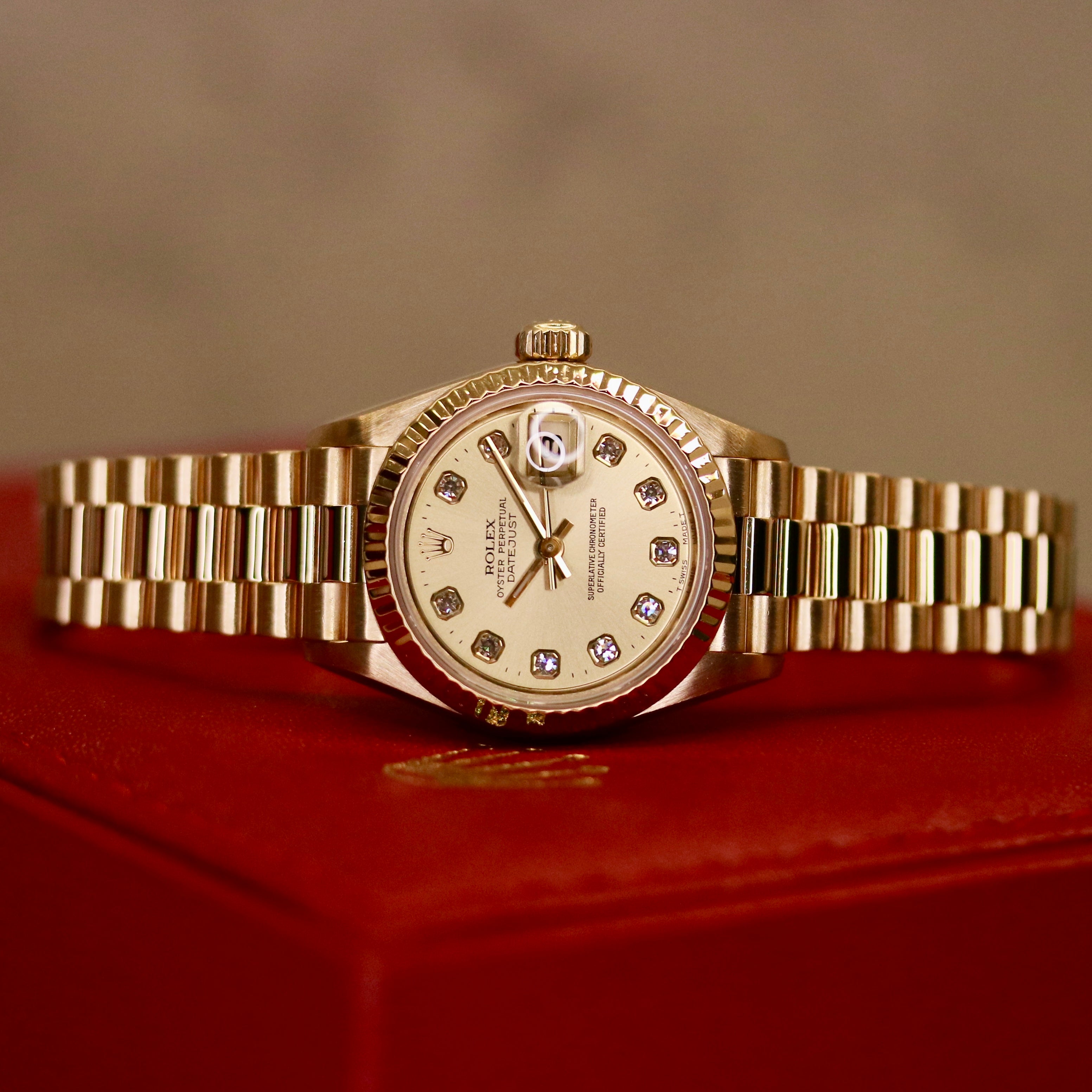 Rolex Lady-Datejust 26 ref. 69178 from 1996 in solid yellow gold with a factory champagne diamond dial, 26mm case, President bracelet, sapphire crystal, and full set from Japan; detailed product photos showing the dial, case, bracelet, and accessories in very good condition for Klocksalongen.